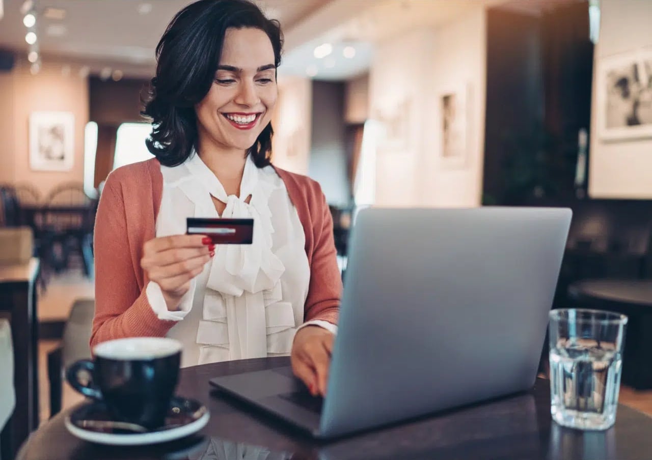Création de Site vitrine ou e-commerce : le choix malin pour booster votre business par BOOTCOM